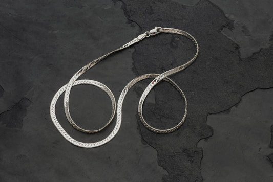 The Herringbone link